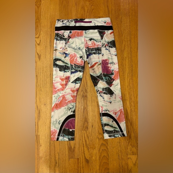 Lululemon Run: Inspire Crop II *All Full-On Luxtreme
Pigment Wave Multi / Black - Picture 12 of 15